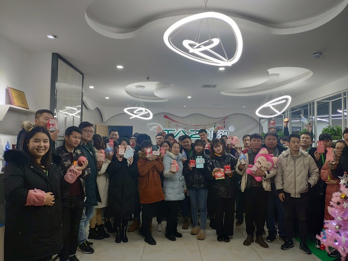 平安夜&圣誕節(jié)，塔孜給小伙伴們“交換禮物、傳遞真情”